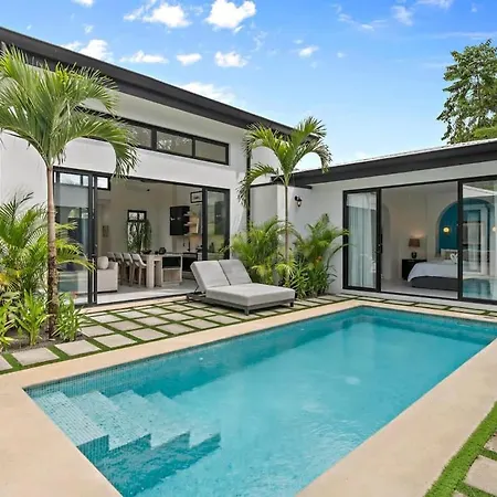 4-Bd Home With Private Pool Walk To Beach
