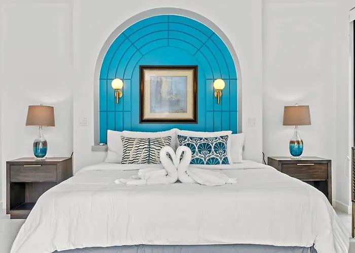 Modern Garden With Private Pool, Outdoor Kitchen & Separate Casita Near Playa
