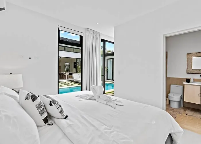 Modern Garden With Private Pool, Outdoor Kitchen & Separate Casita Near Playa