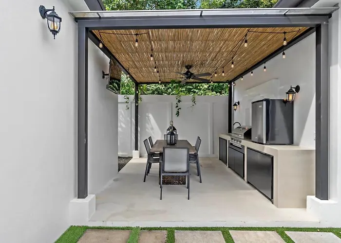 Hébergement de vacances Modern Garden With Private Pool, Outdoor Kitchen & Separate Casita Near Playa *
