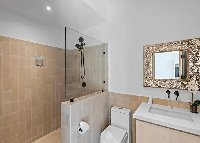 Modern Garden With Private Pool, Outdoor Kitchen & Separate Casita Near Playa