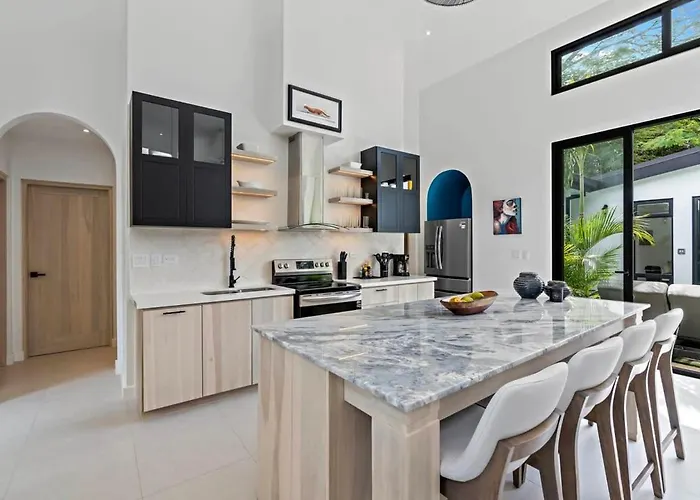 Modern Garden With Private Pool, Outdoor Kitchen & Separate Casita Near Playa Potrero (Guanacaste)