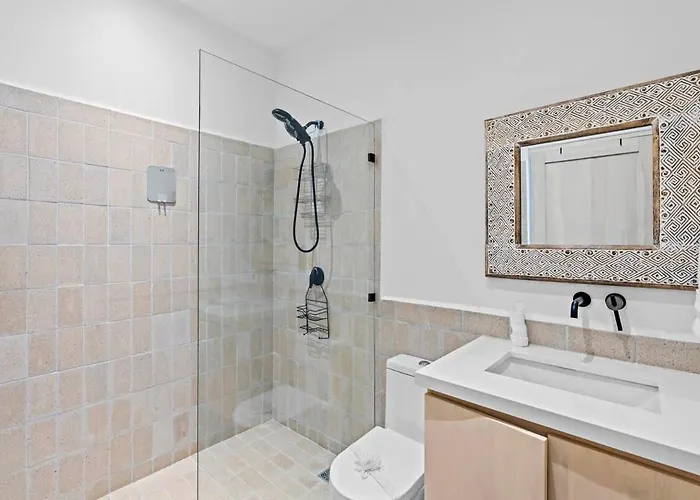 Modern Garden With Private Pool, Outdoor Kitchen & Separate Casita Near Playa *