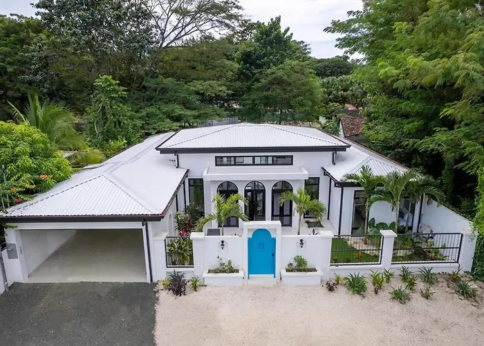 Hébergement de vacances Modern Garden With Private Pool, Outdoor Kitchen & Separate Casita Near Playa