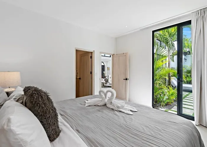 Modern Garden With Private Pool, Outdoor Kitchen & Separate Casita Near Playa Potrero (Guanacaste)