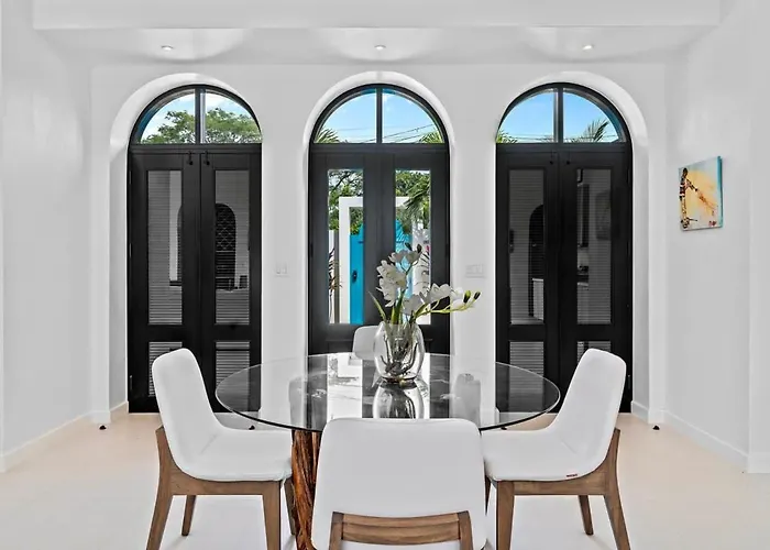 Hébergement de vacances Modern Garden With Private Pool, Outdoor Kitchen & Separate Casita Near Playa *