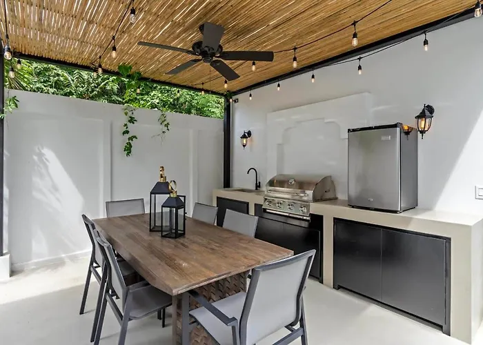 Modern Garden With Private Pool, Outdoor Kitchen & Separate Casita Near Playa Hébergement de vacances Potrero (Guanacaste)