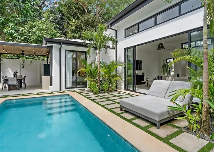 Modern Garden With Private Pool, Outdoor Kitchen & Separate Casita Near Playa *