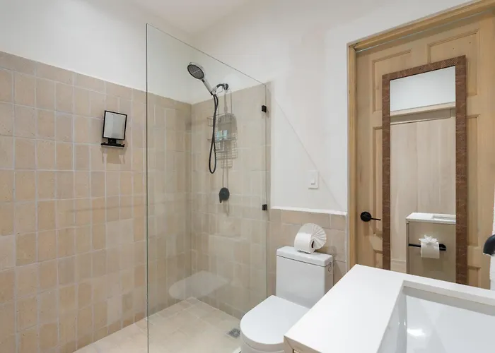Modern Garden With Private Pool, Outdoor Kitchen & Separate Casita Near Playa *