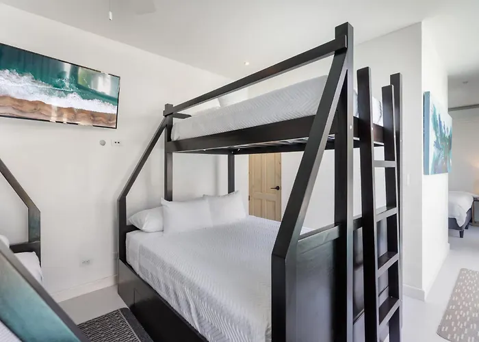 Hébergement de vacances Modern Garden With Private Pool, Outdoor Kitchen & Separate Casita Near Playa *